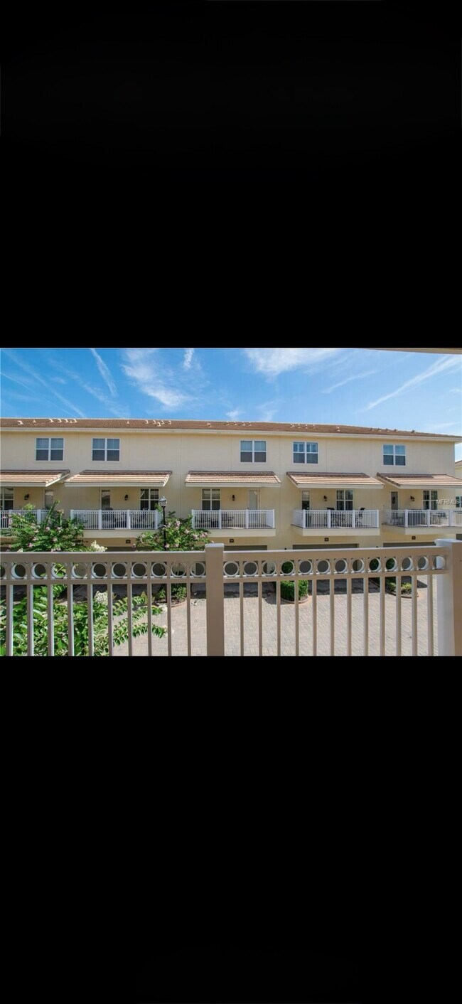Building Photo - 649 Hangnest Ln