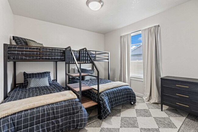 Building Photo - 3173 S Mystic Seaport Ave