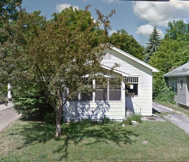 Building Photo - 117 Nelson Ave