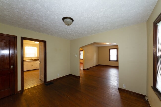 Building Photo - 1 bed 1 bath. Located in desirable Christi...