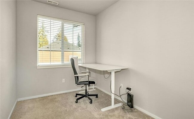 Building Photo - Beautiful Almost new 3 bed +den home in Ly...