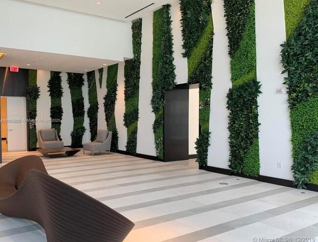 Building Photo - 851 NE 1st Ave