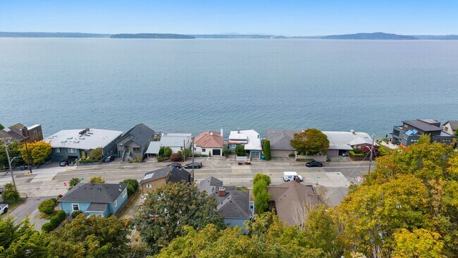 Building Photo - 5306 Beach Dr SW