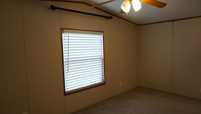 Building Photo - 3 Bedroom mobile home in the County