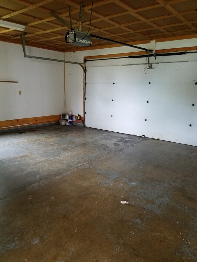 Building Photo - 3bed/1bath in Oakwood