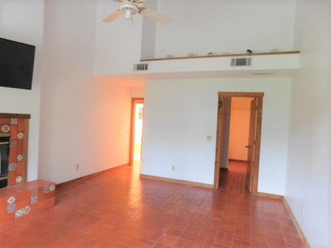 Building Photo - 20 Toppin Dr