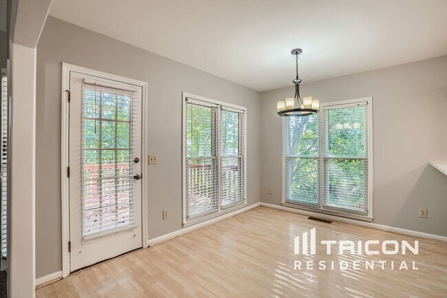 Building Photo - 7067 Brook Side Landing