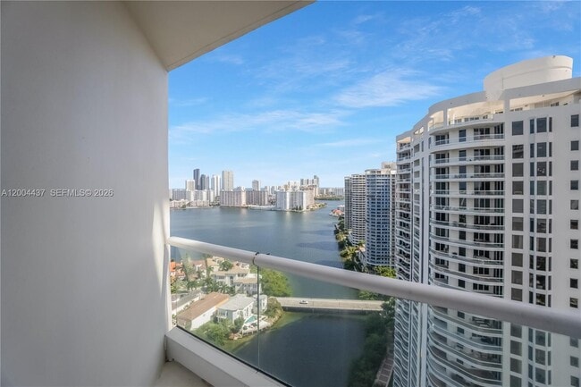 Building Photo - 7000 Island Blvd