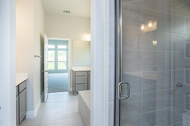 Building Photo - 1639 Rosedale Dr