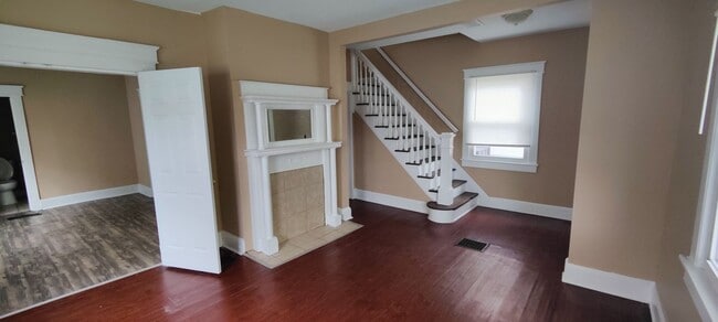 Building Photo - 209 N Grimes St