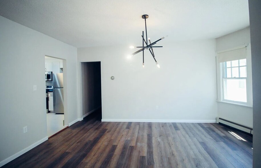 Dining room / Kitchen - 532 Tacoma Ave