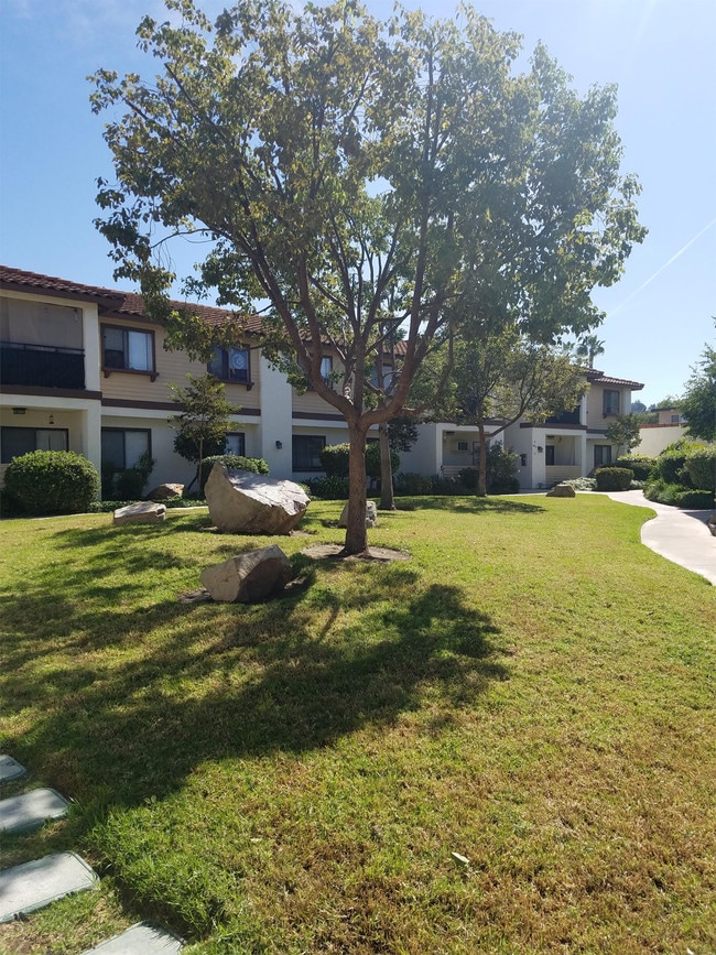 Building Photo - 1013 S Sunshine Ave