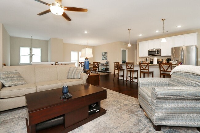 Building Photo - Low Maintenance Condo Living