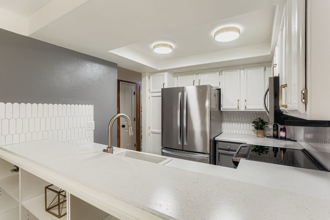 Building Photo - 77 Galen St