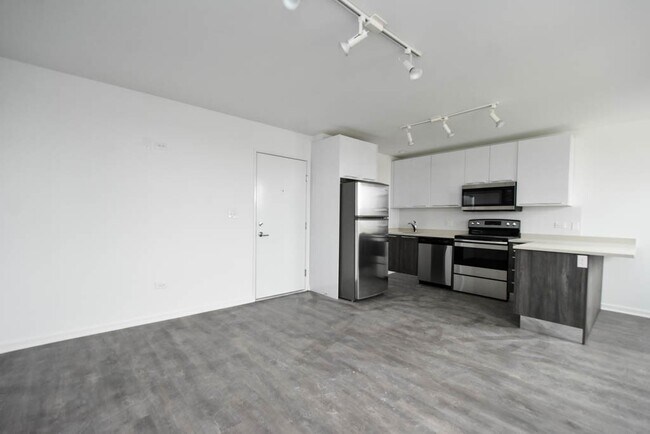 Building Photo - 940 W Winona St