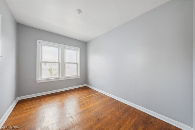 Building Photo - 3740 E 151st St