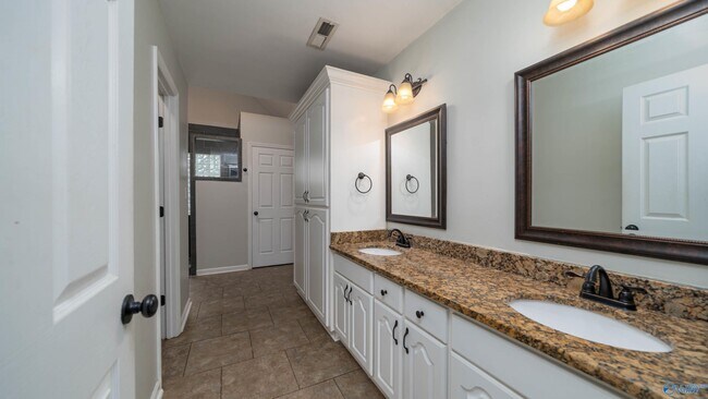 Building Photo - 221 Stone Valley Dr