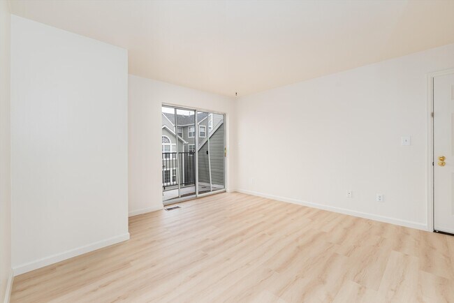Building Photo - 6775 S Ivy St
