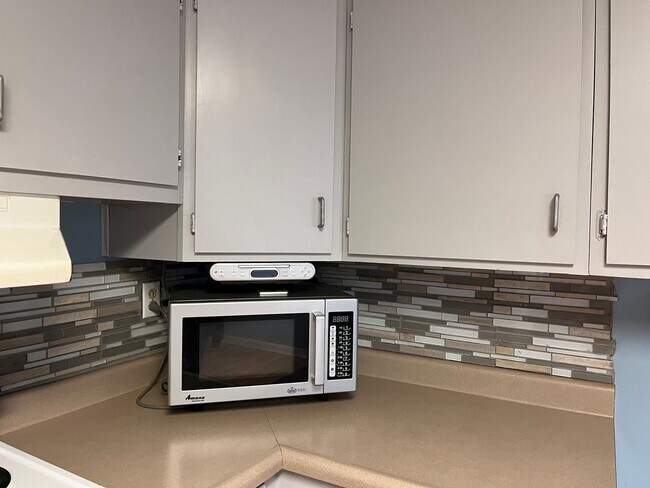 Building Photo - Coming Soon 2 Bedroom Ranch with office