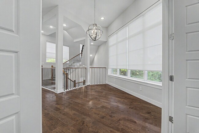 Building Photo - 1226 W 26th St