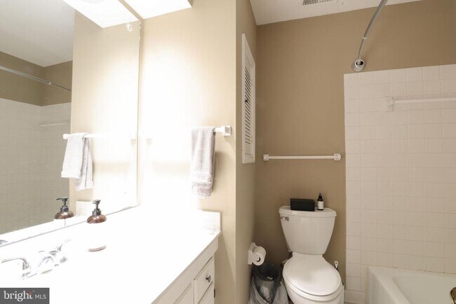 Building Photo - 7966 Hidden Bridge Dr