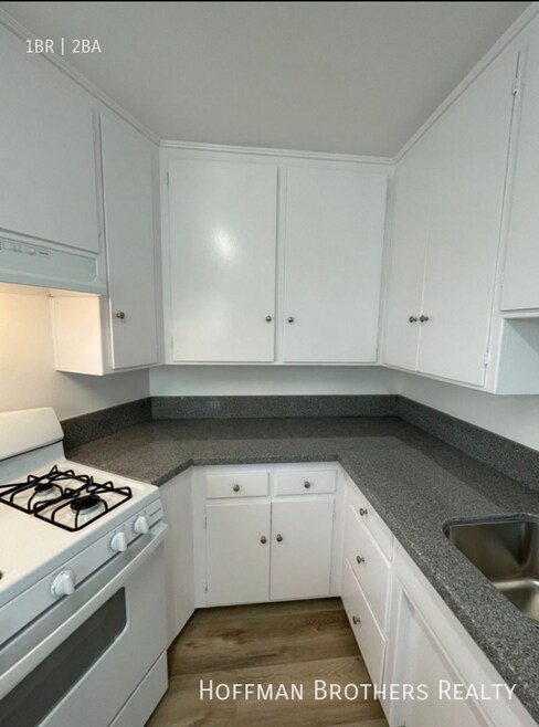 Building Photo - 6039 Whitsett Ave