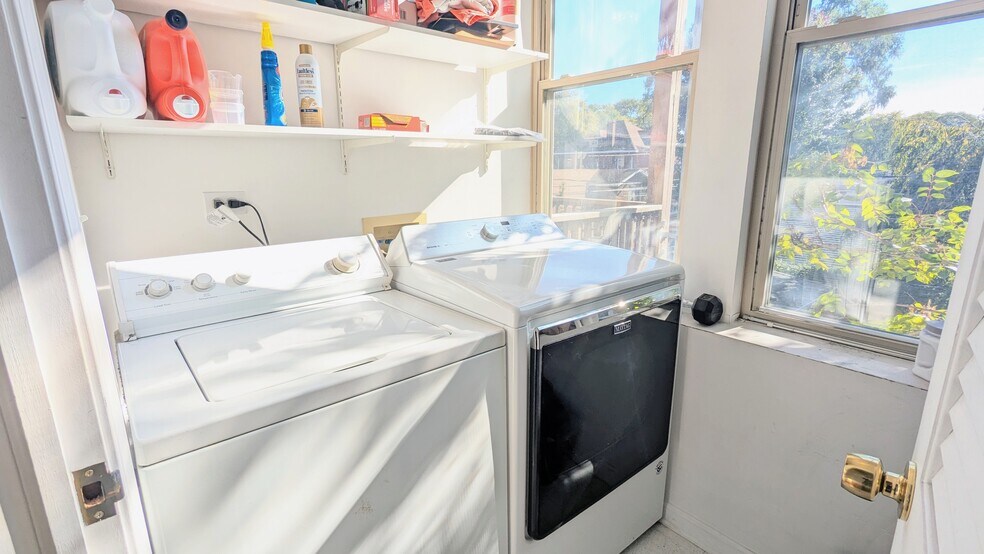 Building Photo - 3719 W Byron St