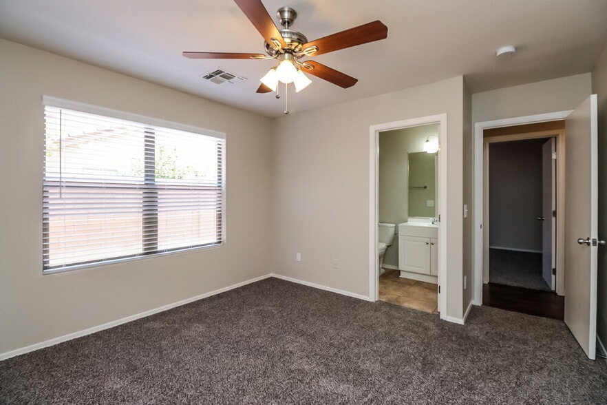 Building Photo - 1538 S Danielson Wy