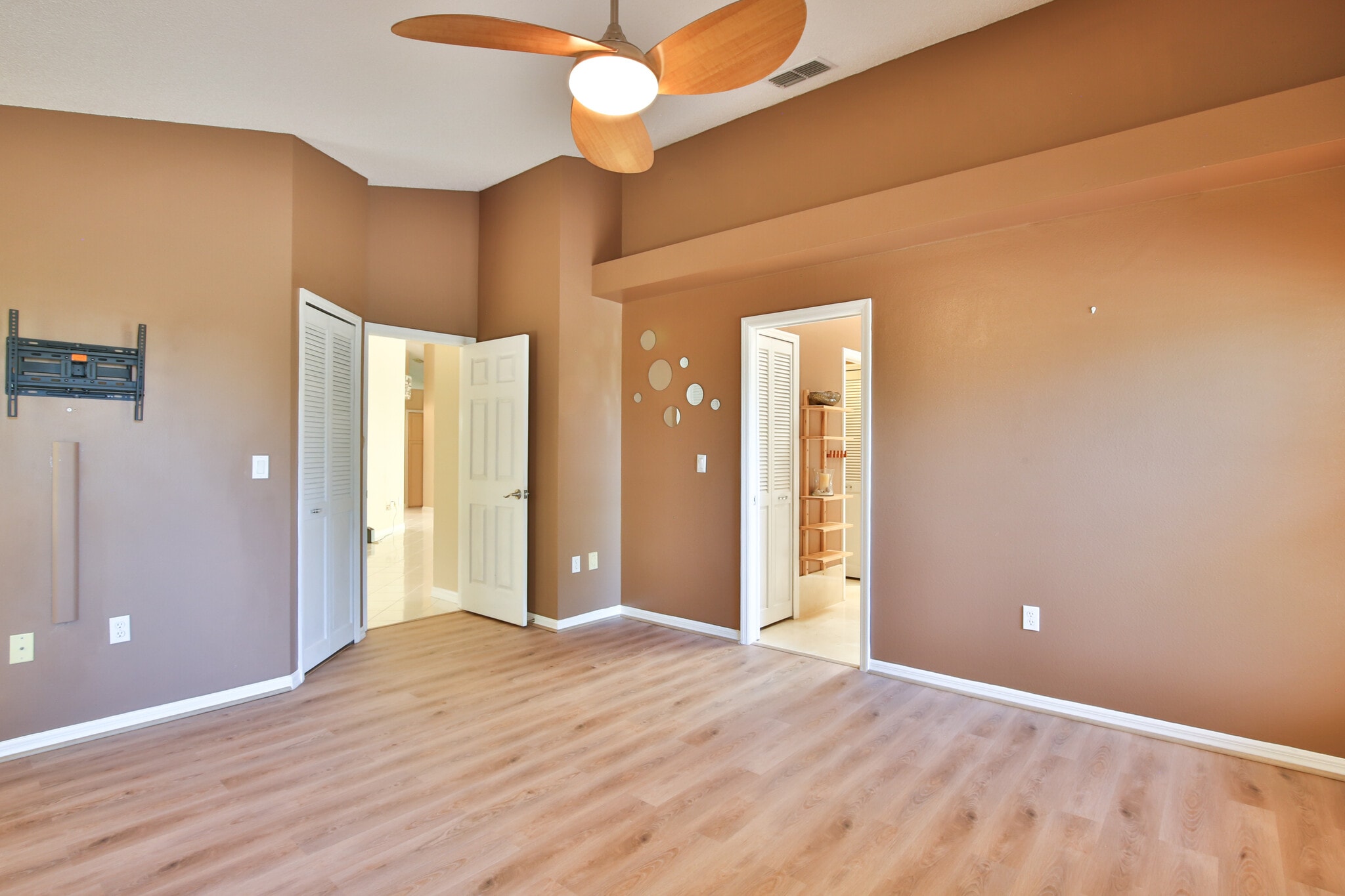 Master Suite 1 - 4700 Tivoli Ave