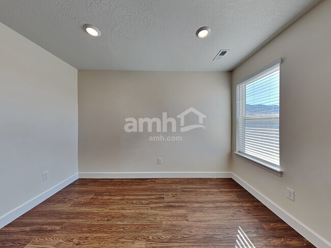 Building Photo - 2308 E Tumbleweed Rd