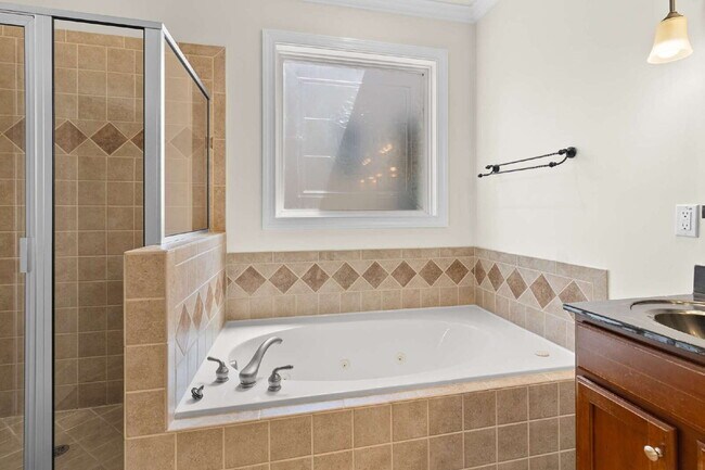 Building Photo - Spacious 4-Bedroom Home for Rent in Kings Grant Fayetteville – 15 Minutes from Fort Bragg