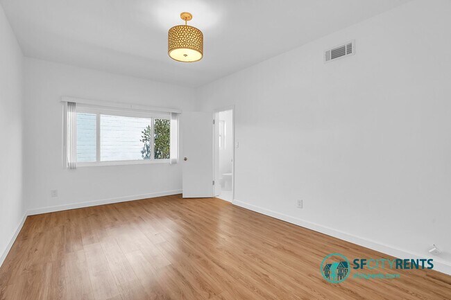 Building Photo - Silver Terrace: Updated Single Family Home...