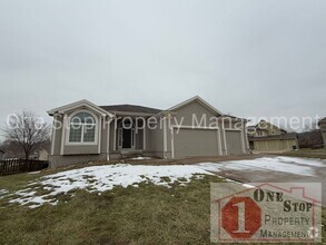 Building Photo - Gorgeous 4 Bedroom, 3 Bathroom, 3 Car Gara...