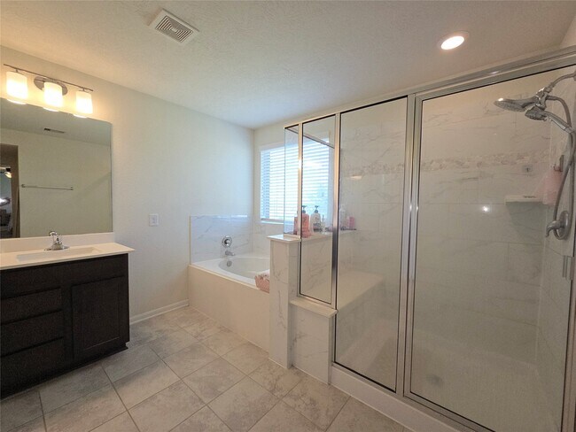 Building Photo - 25553 Kensington Lk Dr