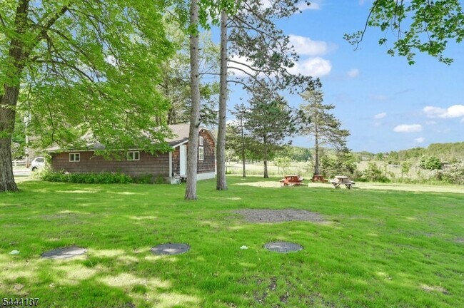 Building Photo - 425 Powerville Rd