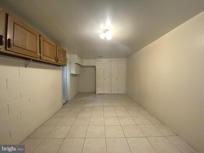 Building Photo - 12673 Biscayne Dr