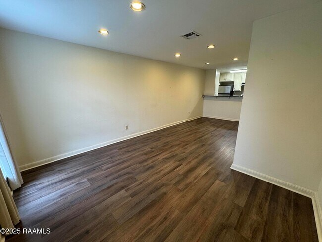 Building Photo - 2419 Robley Dr