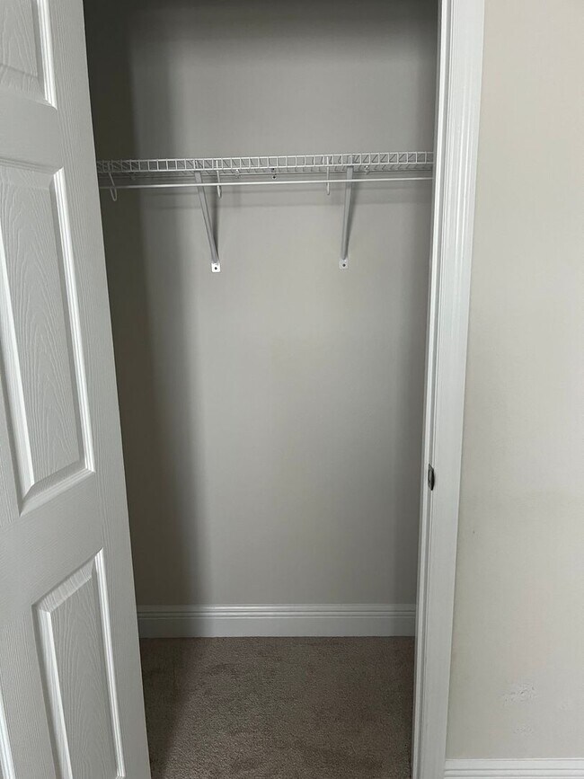 Building Photo - Beautiful home located in desirable Waters...