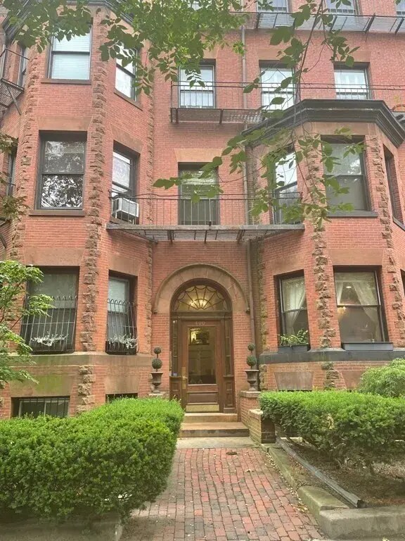 Building Photo - 406 Marlborough St