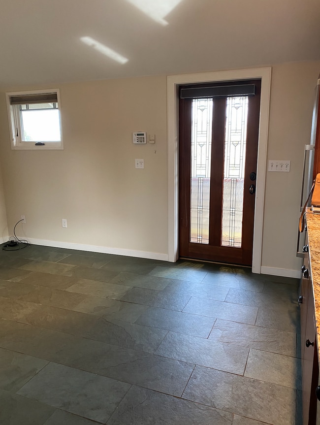 Building Photo - Beacon Hill Guest Cottage