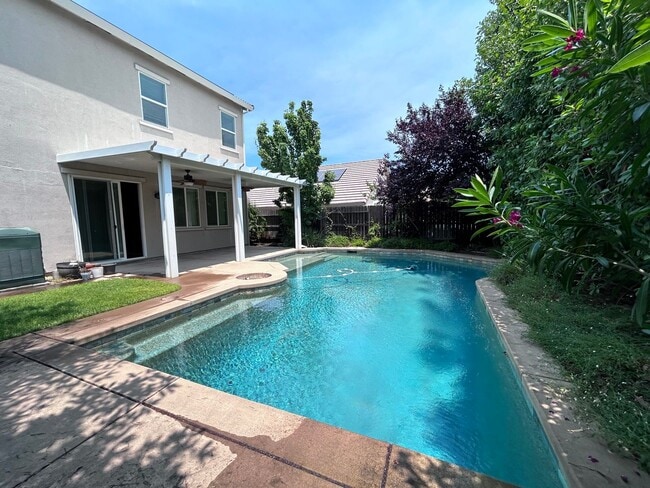 Building Photo - Four Bedroom Three Bathroom Home with a POOL
