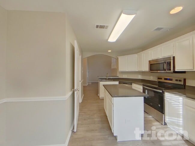 Building Photo - 1028 Glencrest Dr