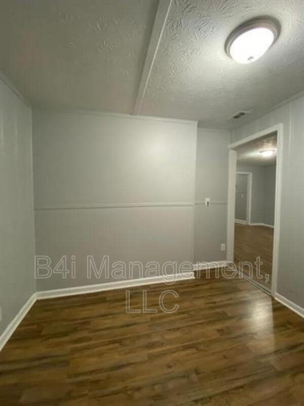 Building Photo - 905 Murphy Ave