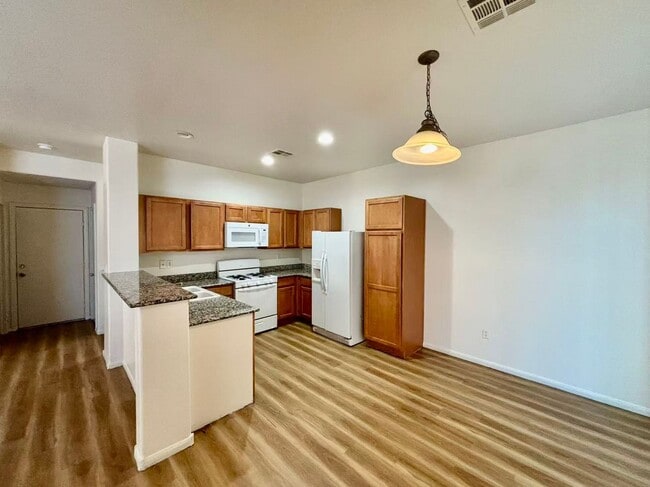 Building Photo - Nice two-story single-family house