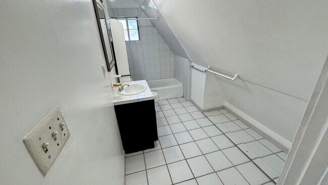 Building Photo - 459 N Alfred St