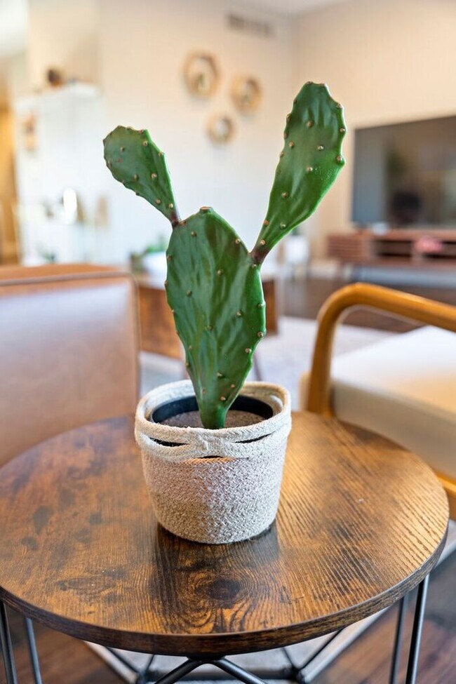 Building Photo - UN-FURNISHED!! 3 Bedroom/ 2Bath in Heart of Scottsdale!!