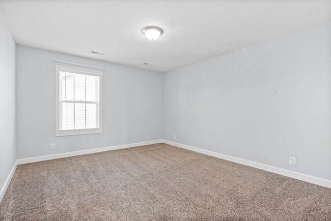 Building Photo - Pet Friendly Three Bedroom!