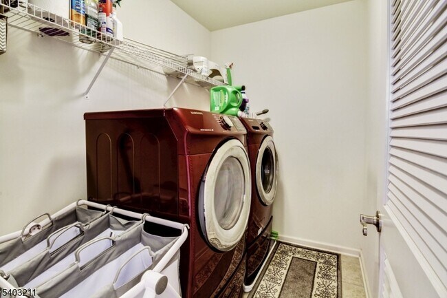 Building Photo - 4 Shadowlawn Dr