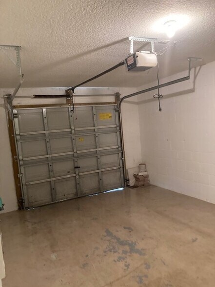 Building Photo - 6 Pony Ln