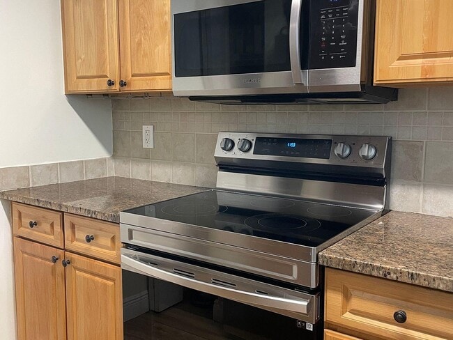 Building Photo - 2028 Alta Meadows Ln